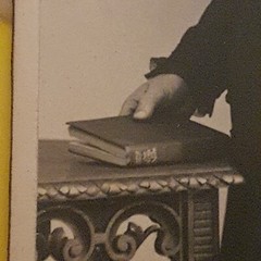 Foto Antik, Vintage, um 1900, Junge Frau mit Buch, originale Schutzhülle, Pappe