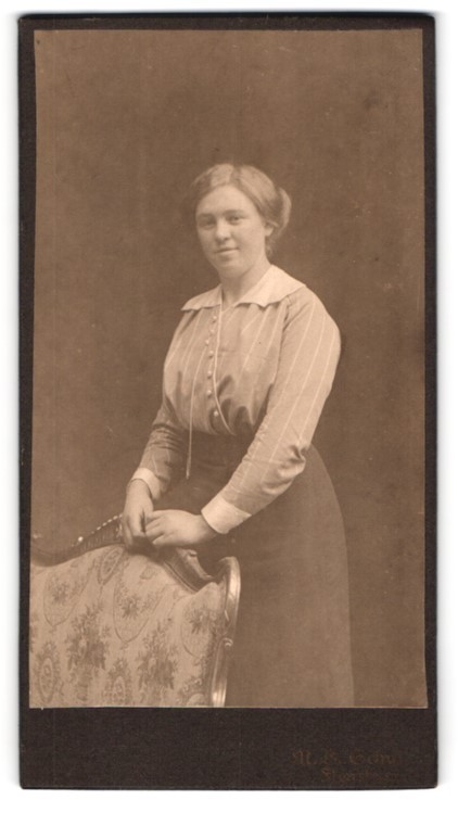 Photograph M. B. Schultz, Flensburg, portrait of a young woman