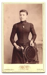 Photograph D. Mendelsohn, Berlin, Brunnen-Str. 119, monogram of the photographer ne