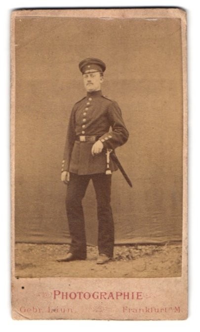 Photograph used Laun, Frankfurt am Main, street unknown, portrait infantry