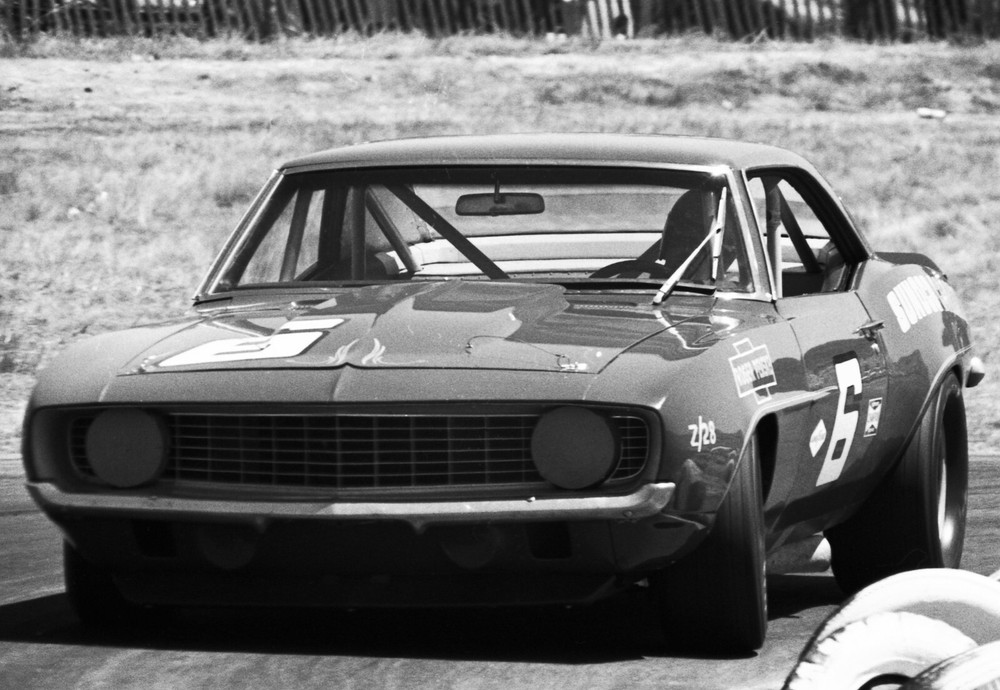 Mark Donohue enters turn 9 in 1969 Trans-Am at Laguna Seca