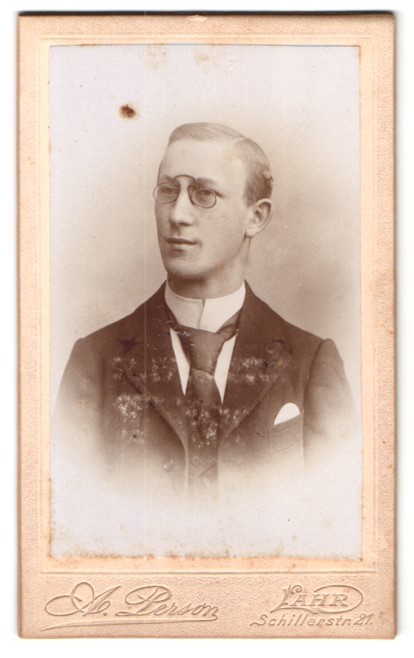 Photograph A. Person, Lahr, Schillerstr. 21, portrait young man with pinch i