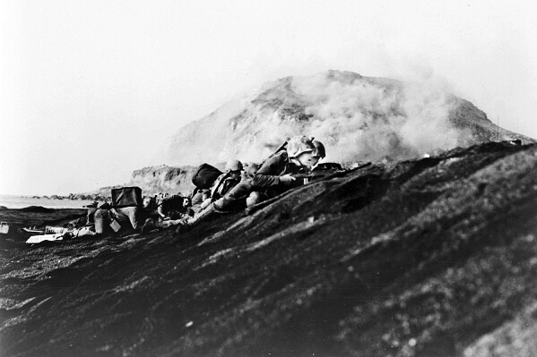 New World War II Photo: 2nd Battalion, 27th Marines Land on Iwo Jima – 6 Sizes!