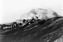New World War II Photo: 2nd Battalion, 27th Marines Land on Iwo Jima – 6 Sizes!