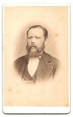 Photograph Th. Wode, Giessen, address and monogram of the photographer in Umrandu