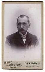 Photography studio Otto John, Dresden, Holbeinstraße 95, confessed gentleman with g