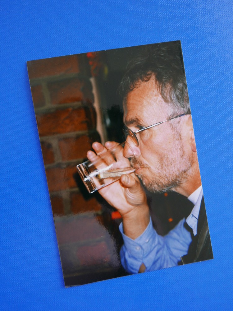 «CHEERS»: PHOTO, PHOTOGRAPHY, WAY OF LIFE, MAN, DRINK, CELEBRATION, PERSON, PARTY, DRINK!