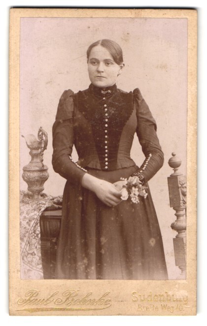 Photograph Paul Birkholz, Sudenburg, Breite Weg 49, Lady with Flower Decoration and