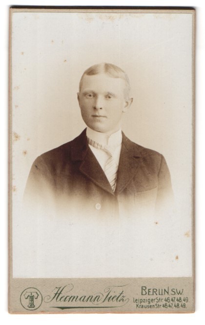 Photograph Hermann Tietz, Berlin-SW, portrait young man in contemporary K