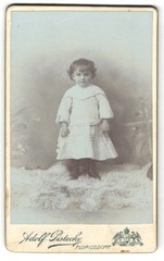 Photography Adolf Pistecky, Floridsdorf, Schlosshoferstr. 20, small child in we
