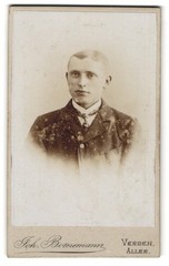 Photograph Joh. Bornemann, Verden/Aller, young man with accurate parting un