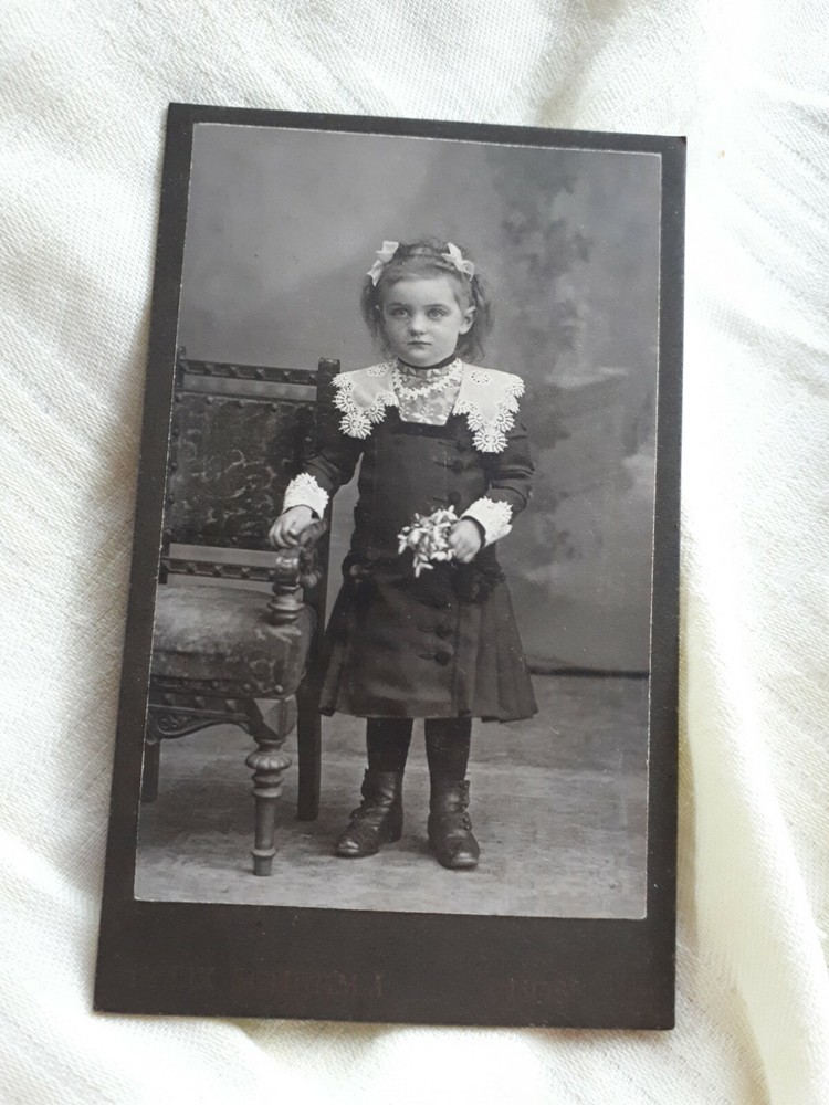 Old photo-cardboard picture-child with dress-6.5×10.5cm