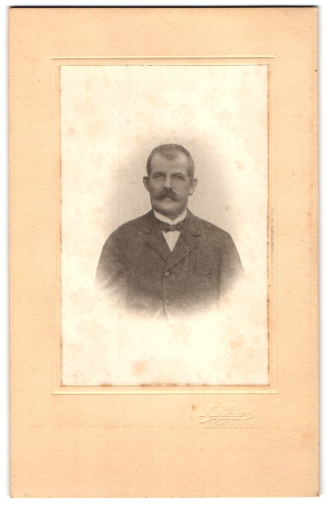 Photograph Hugo Nökel, Halberstadt, Martiniplan 19-21, portrait, man with moust