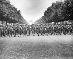 U.S. troops, march in Paris, Victory Parade 8×10 Photograph Print 8″x10″