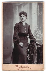 Photograph Franz Kaufmann, Vienna, Himbergerstrasse 25, portrait young lady in mo