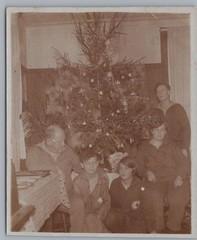 Schwäbisch Gmünd 1929 – Family under the Christmas Tree – Old Photo 1920s