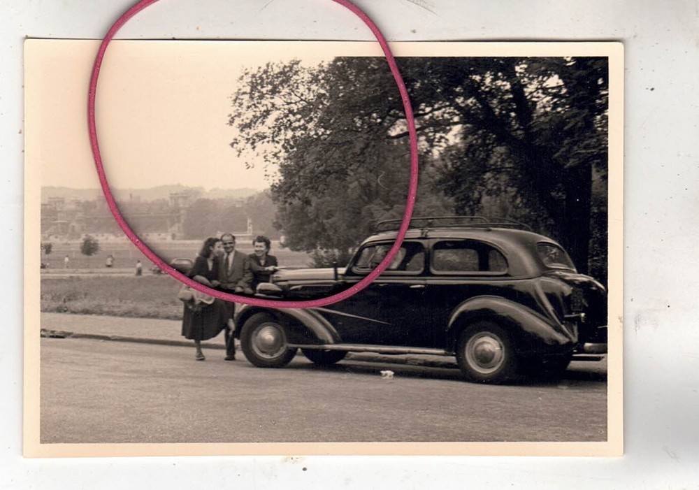 PHOTO PHOTO CAR AUTOMOBILES BRAND TO DETERMINE