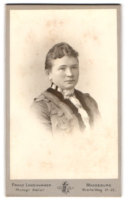 Photograph Franz Langhammer, Magdeburg, Breite-Weg 21-22, portrait lady in the Bied
