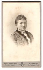 Photograph Franz Langhammer, Magdeburg, Breite-Weg 21-22, portrait lady in the Bied