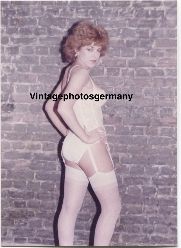 Z6855 Photo 1970s Artistic Nude Pretty Woman