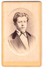 Photograph Carl Deiss, Waldshut, portrait young man in fashionable clothes
