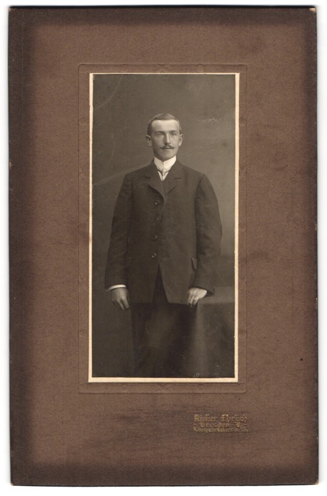 Photography studio Ehrlich, Eisleben, Königsbrückerstr. 105, Portrait of a Man