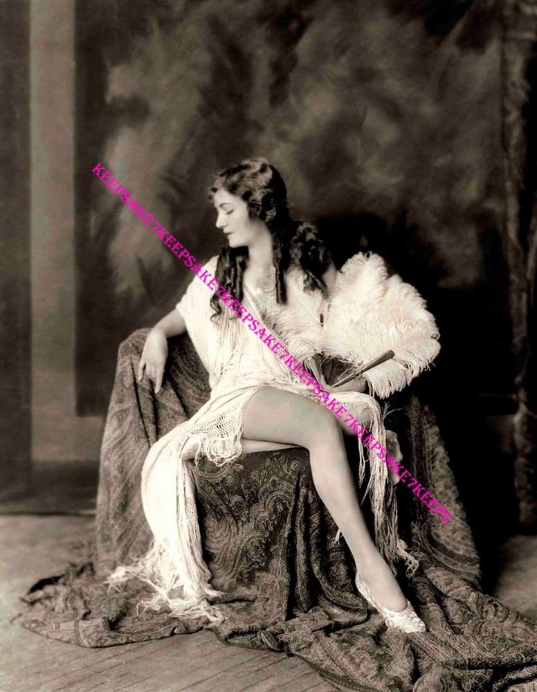 ZIEGFELD SHOWGIRL ALICE WILKIE LOVELY LEGGY LARGE 8 1/2 x 11 PHOTO A-AWIL4