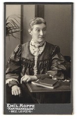 Photograph Emil Hoppe, Hartmannsdorf, lady at a writing desk