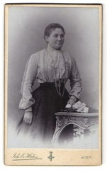 Photograph Joh. E. Hahn, Vienna, Mariahilferstrasse 105, lady with bright blouse un