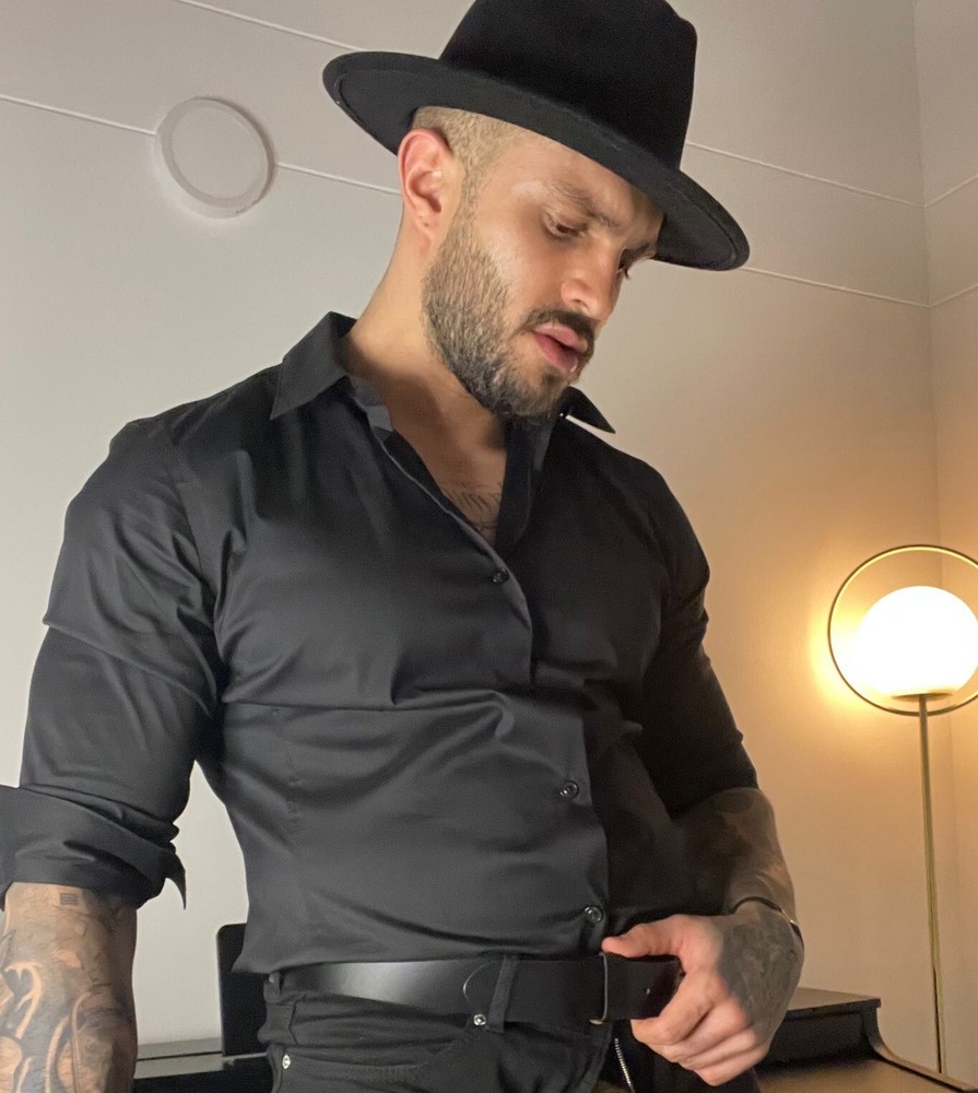 [L127] Handsome Male Cute Model Showing Off Body And Muscles