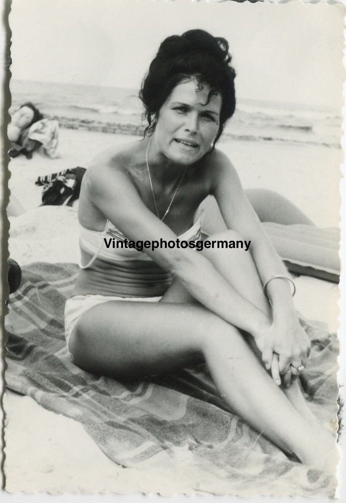 Z7052 Photo 1970s Pretty Woman Nice Semi Nude Bikini Nude