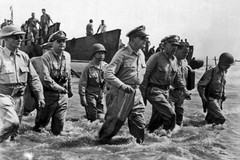 New World War II Photo: General Douglas MacArthur Wades to Leyte Shore -6 Sizes!