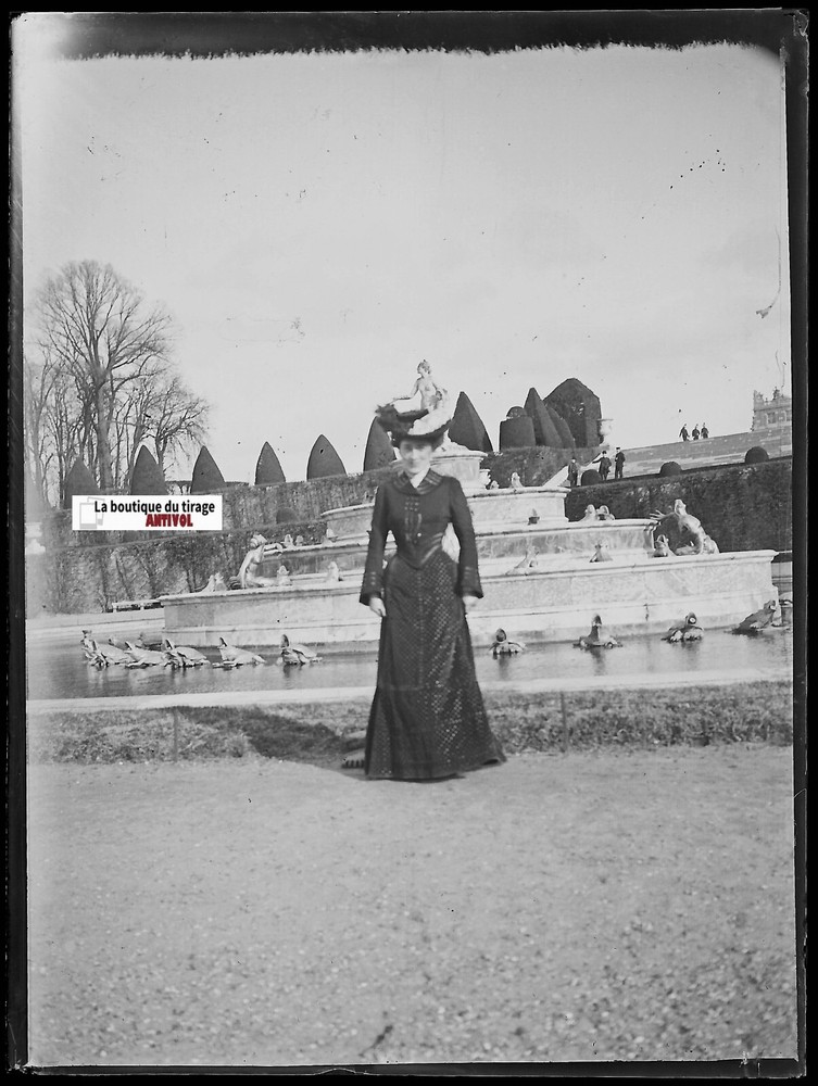 Versailles, Woman in Dress, Glass Plate Photo Negative Black & White 9×12 cm