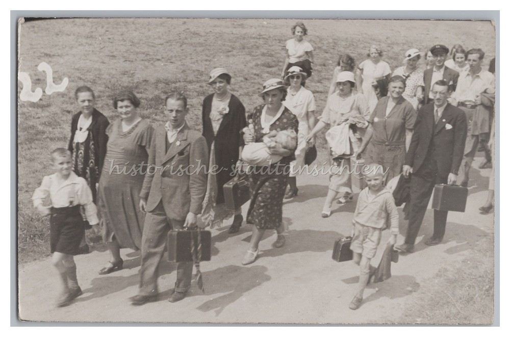 Trip 1934 – Children Men Women Leisure Holiday – Vintage Photo 1930s