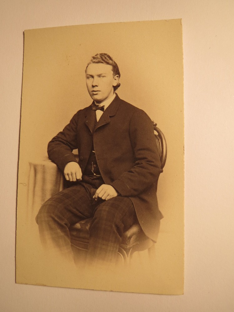 Osnabrück – 1866 – Adolf Schreiber as a seated young man – portrait / CDV