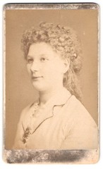 Photograph Otto Reitmayer, Munich, Kaufinger-Straße 9, portrait of a young Fr