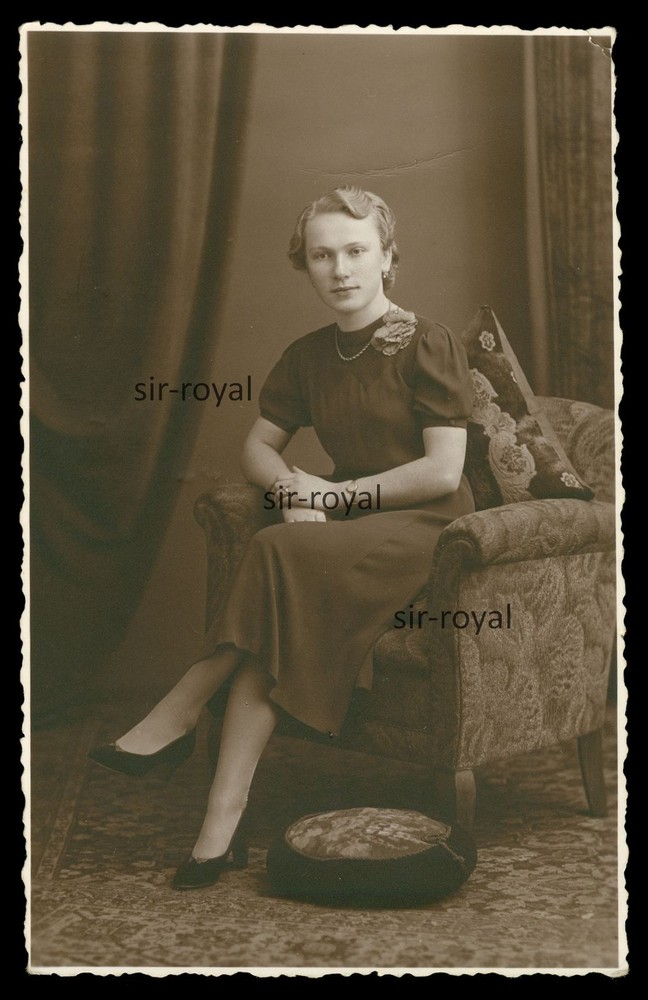 Berlin 1930s – Pretty Blonde Woman in Portrait – Photo Postcard 9x14cm