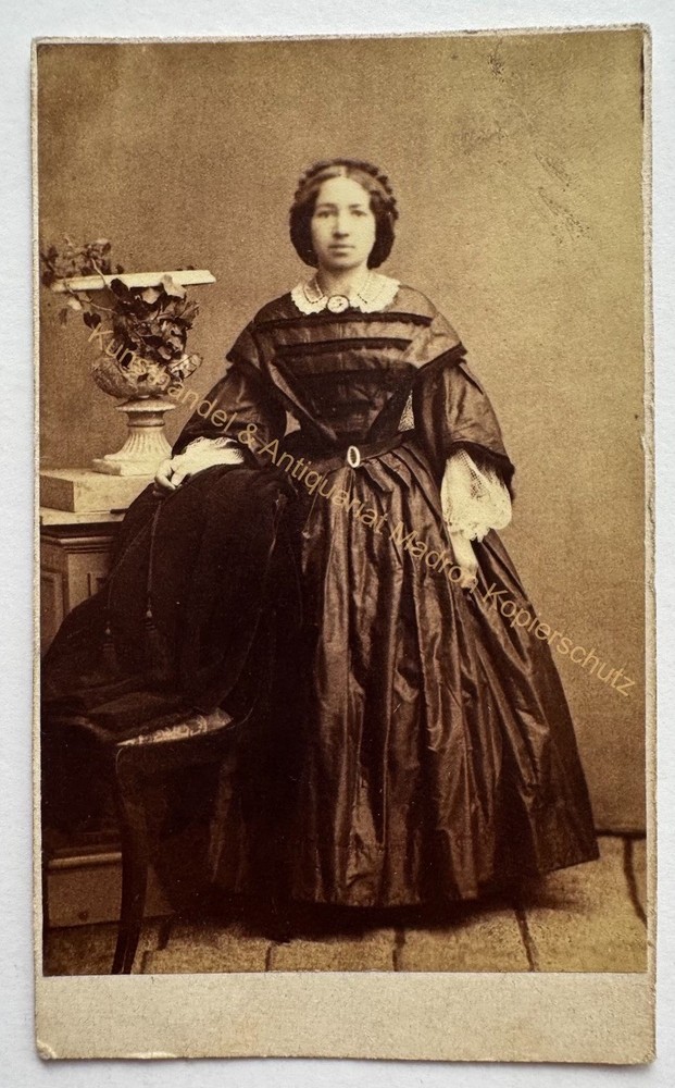 orig. CDV photo photograph woman lady picture old fashion around 1860
