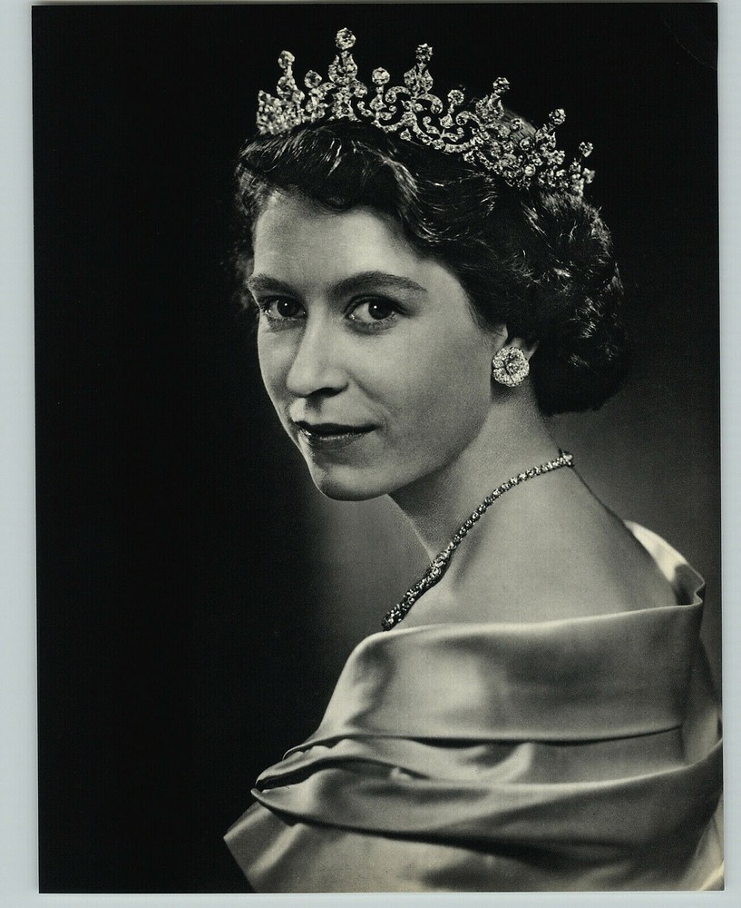 1951 1959 Yousuf Karsh Queen Elizabeth II UK ORIGINAL Portrait Art Photo 16X20