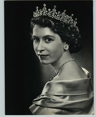 1951 1959 Yousuf Karsh Queen Elizabeth II UK ORIGINAL Portrait Art Photo 16X20