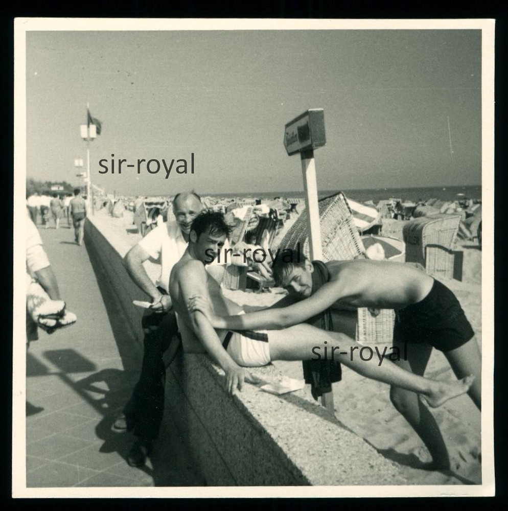 Grömitz 1968 – Boys in Swim Trunks Wrestling – 1960s – Photo 9x9cm