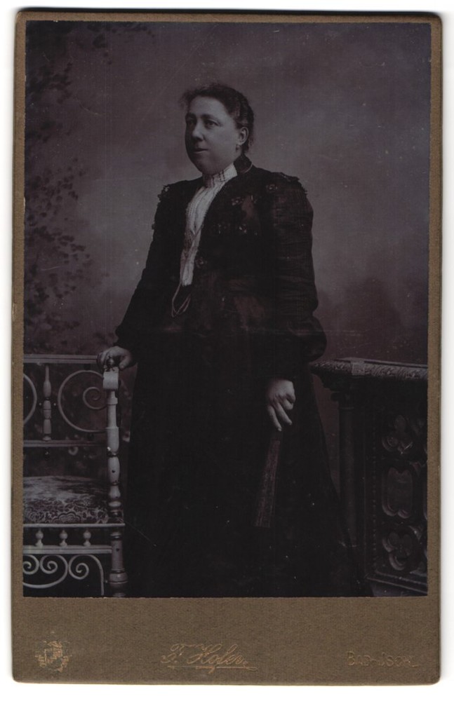Photograph Franz Hofer, Bad Ischl, middle-class woman in fitted dress
