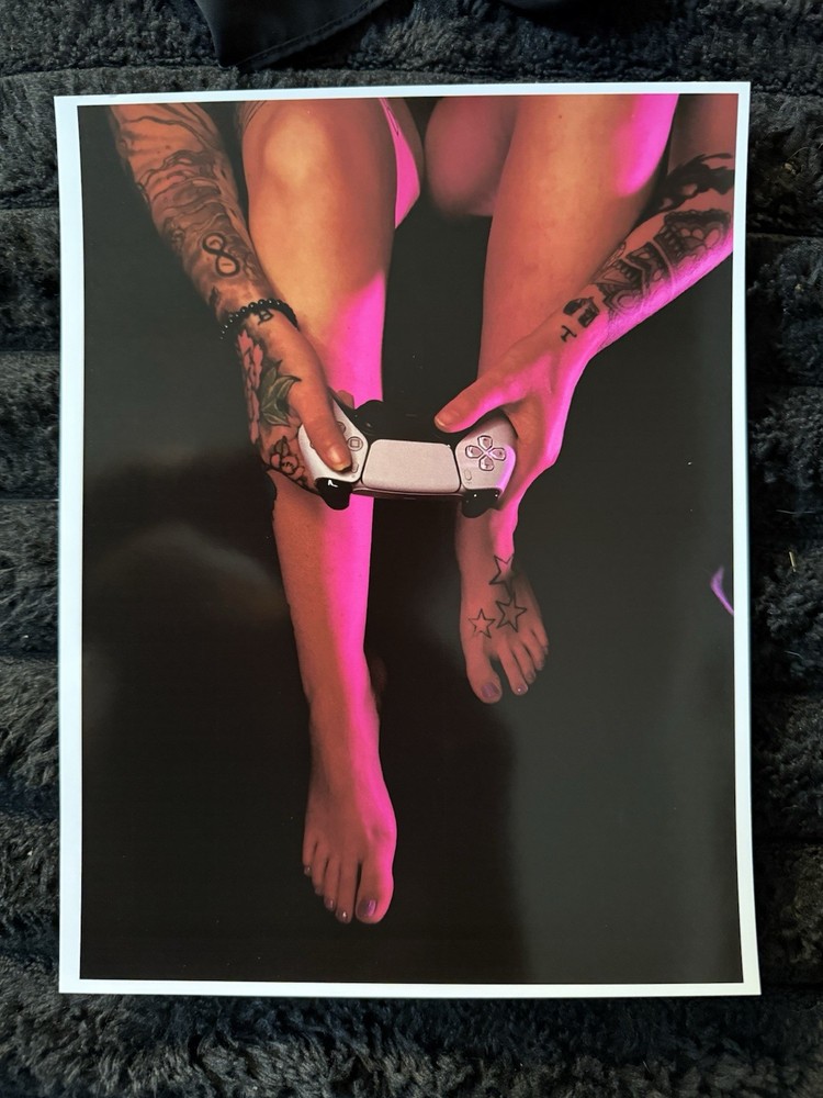 ART Photo Barefoot Woman Playing Video Games 8’1/2×11 Print