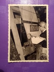 Altes Foto antik Vintage Frau Woman Kopftuch Weberinn Handwerk Stoff old Photo