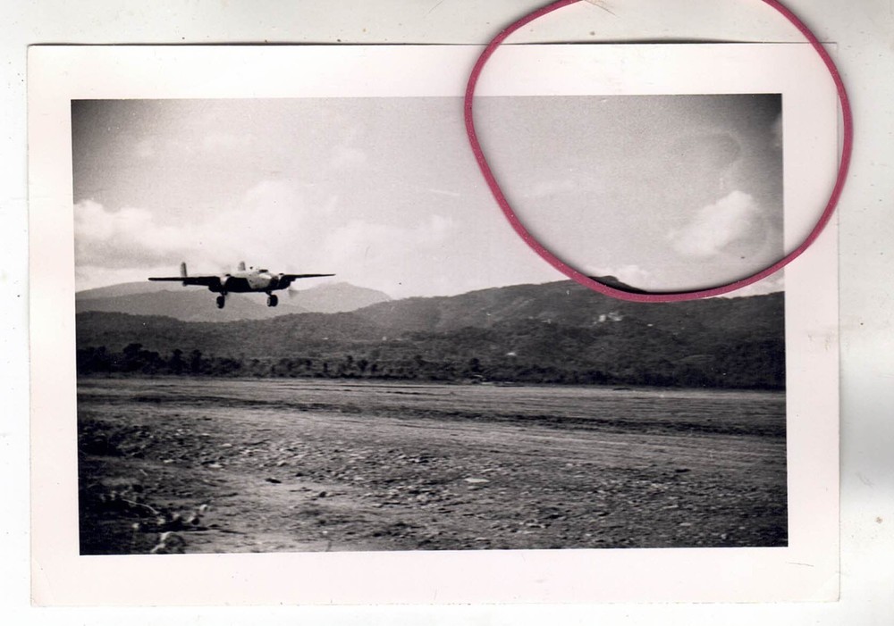 PHOTO PHOTO AIRCRAFT LANDING OF A B-25 MITCHELL IN INDOCHINA