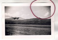 PHOTO PHOTO AIRCRAFT LANDING OF A B-25 MITCHELL IN INDOCHINA