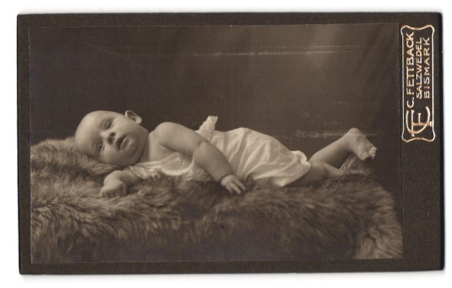 Photograph C. Fettback, Salzwedel, Neuperverstrasse 28, portrait cute Kle