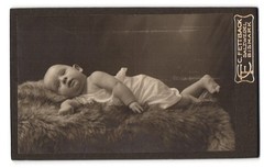 Photograph C. Fettback, Salzwedel, Neuperverstrasse 28, portrait cute Kle