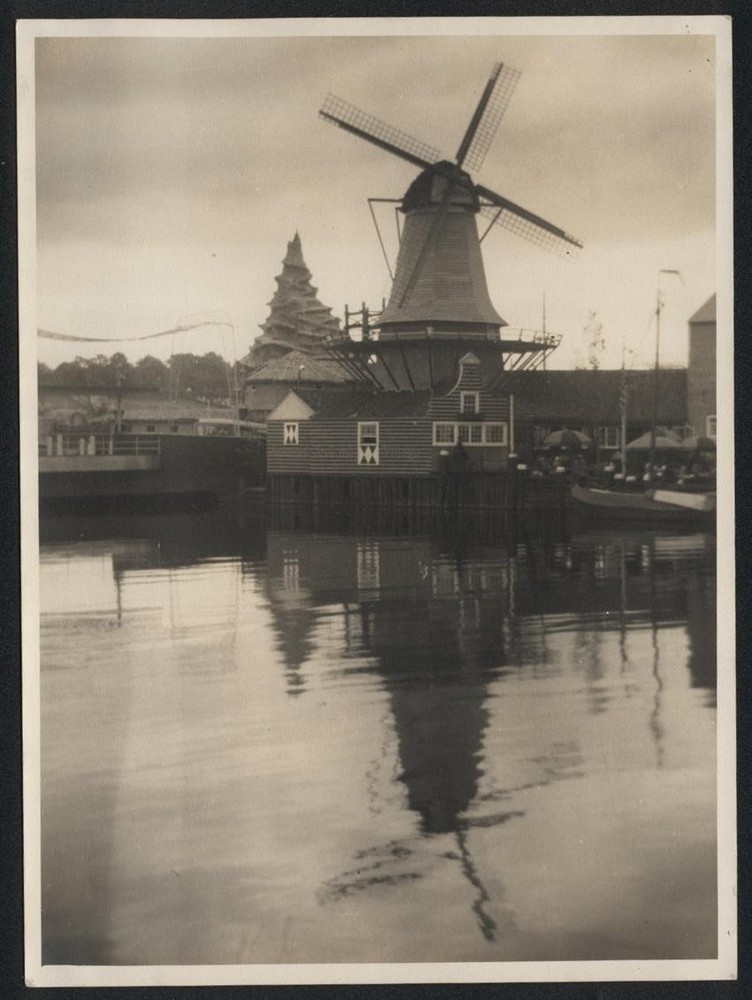 Photograph New York City, World’s Fair 1939, Windmill – Dutch Windmill with