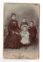 CAB Photo Fine Lady with Small Children & Doll – Vienna 1902